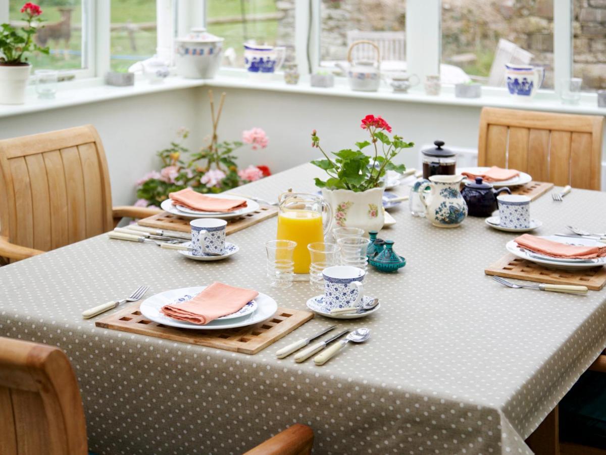 Higher Tresmorn Farm Bed & Breakfast Crackington Haven Eksteriør bilde